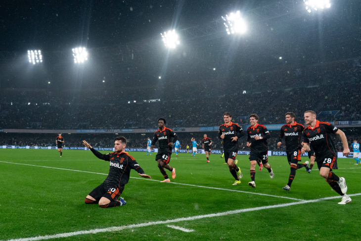 Мартин Батурина празднует гол