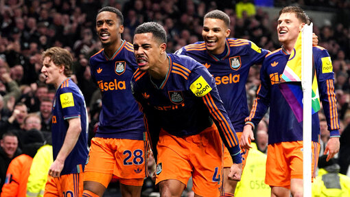 Игроки «Ньюкасла» празднуют гол 