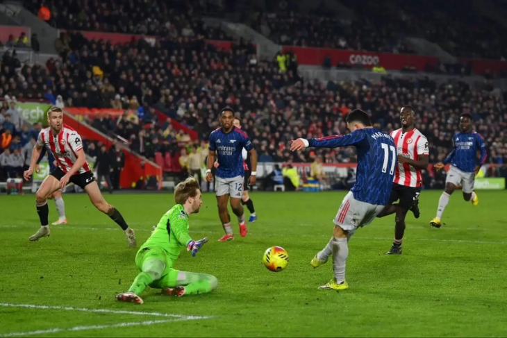 Мартинелли не забивает в концовке