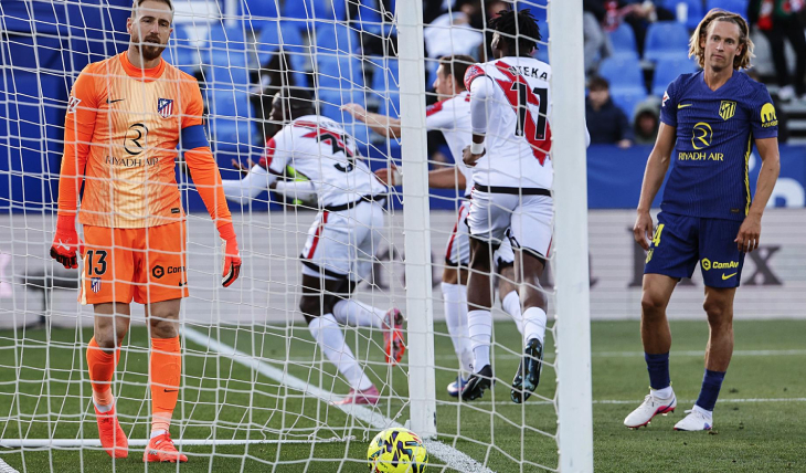 Нобель Менди празднует гол