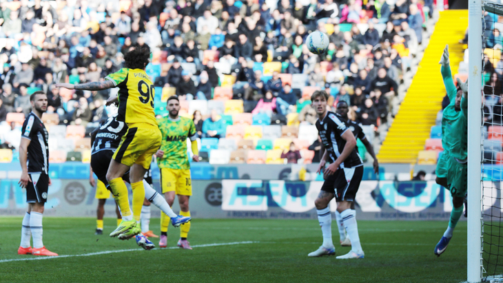 Андреа Пинамонти забивает победный гол