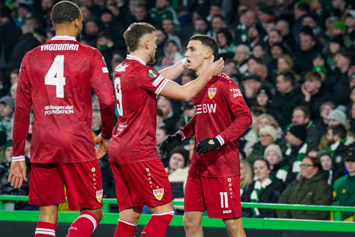 Игроки «Штутгарта» празднуют гол