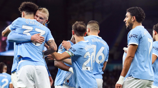 Игроки «Сити» празднуют гол 