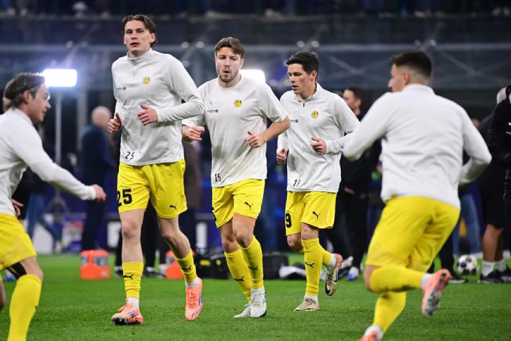 Игроки «Будё-Глимт» на разминке