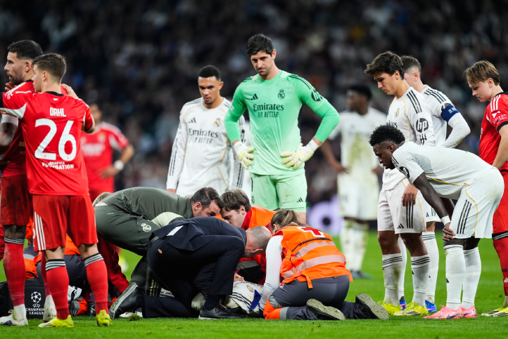 Асенсио оказывают помощь