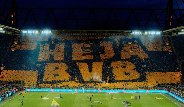 Перфоманс фанатов «Боруссии» перед матчем