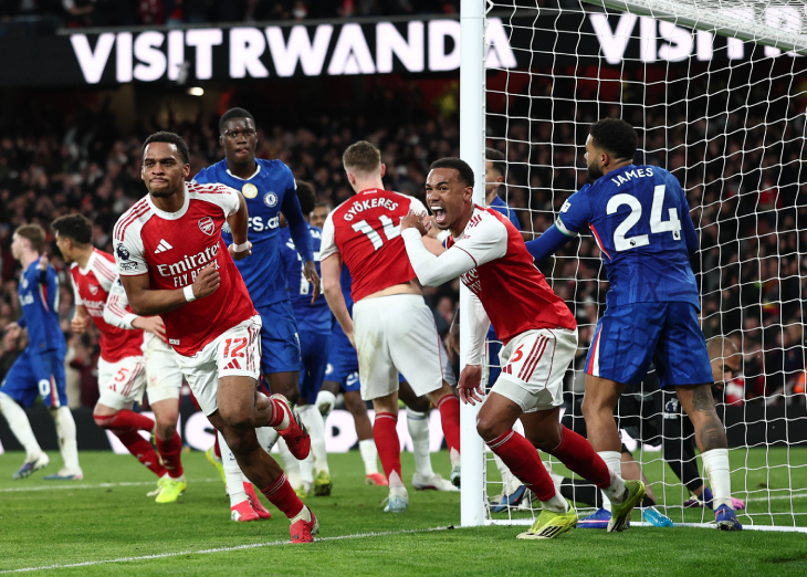 Юрриен Тимбер празднует гол