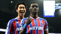 Исмаила Сарр празднует гол