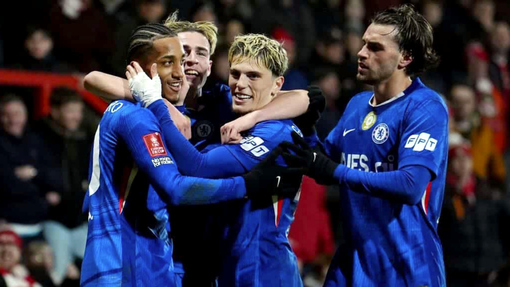 Игроки «Челси» празднуют гол