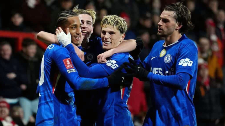 Игроки «Челси» празднуют гол