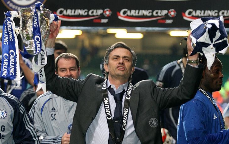Жозе Моуринью с Кубком Английской лиги