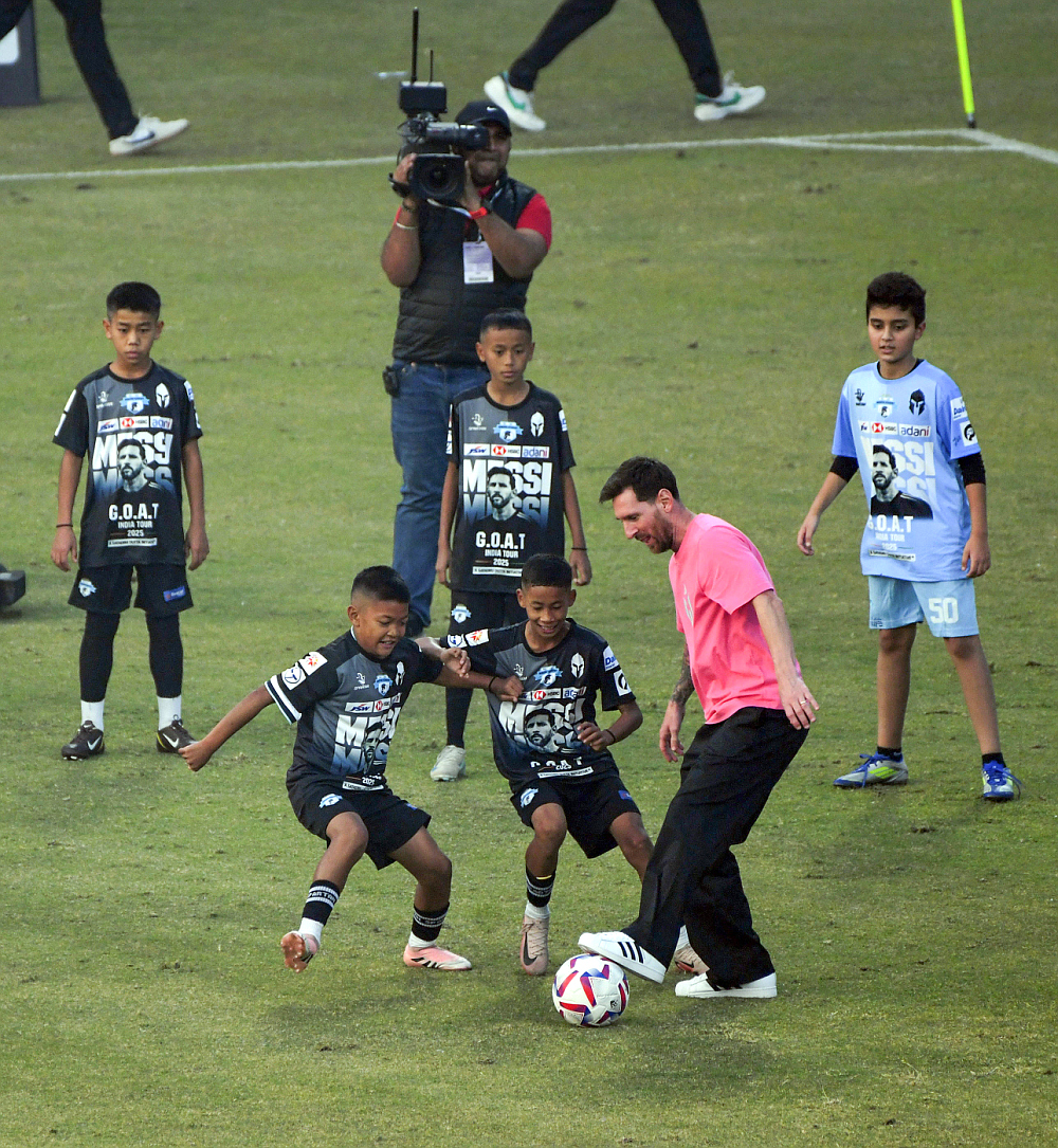 Лионель Месси во время турне по Индии. 15 декабря 2025 г.