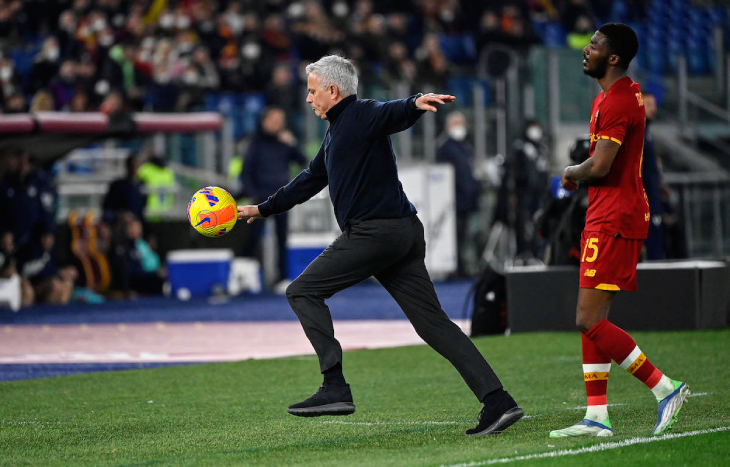 Моуринью в матче с «Вероной»