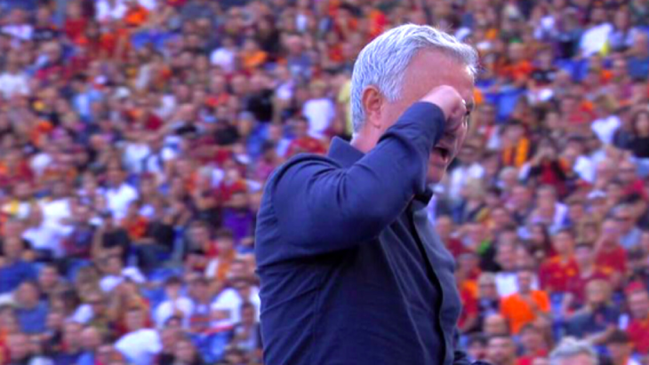 Моуринью в матче с «Монцей»