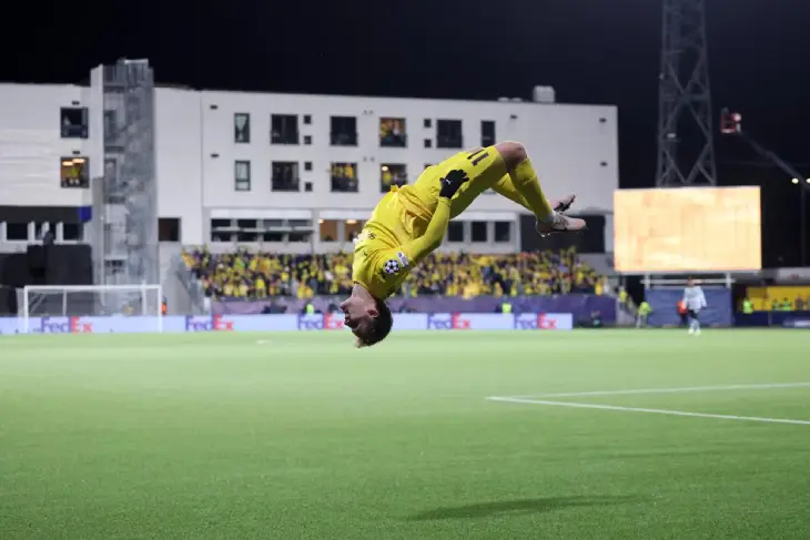 Бломберг забил второй