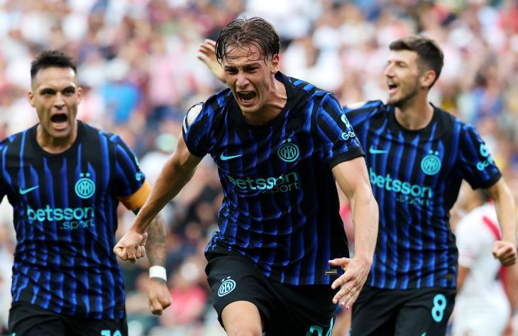 Франческо Пио Эспозито празднует гол в ворота «Ривер Плейт»