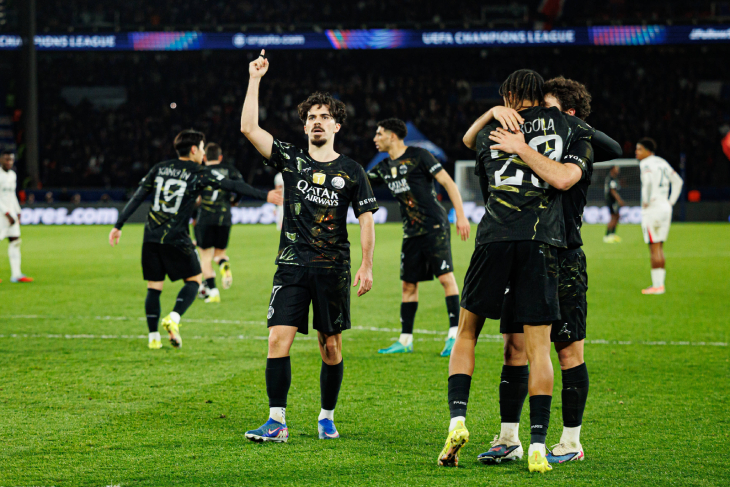 Витинья празднует гол