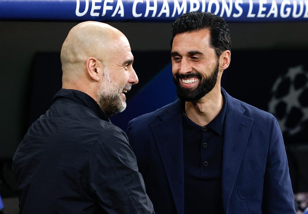 Пеп Гвардиола и Альваро Арбелоа перед матчем