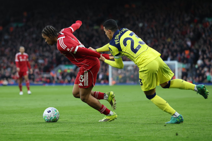 Рио Нгумоа с мячом