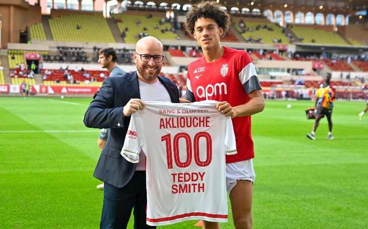 Манес Аклиуш (справа)