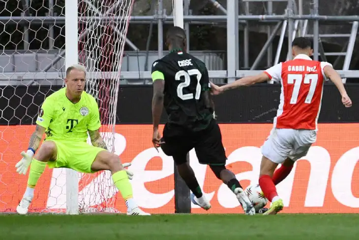 Мартинес забивает третий