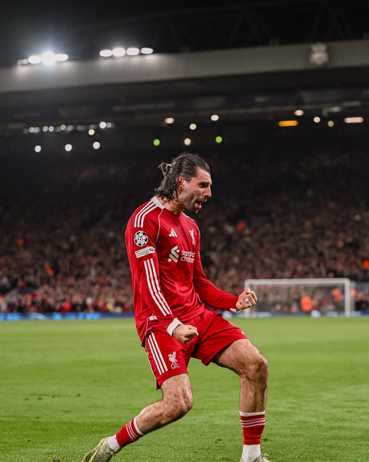 Доминик Собослаи празднует гол