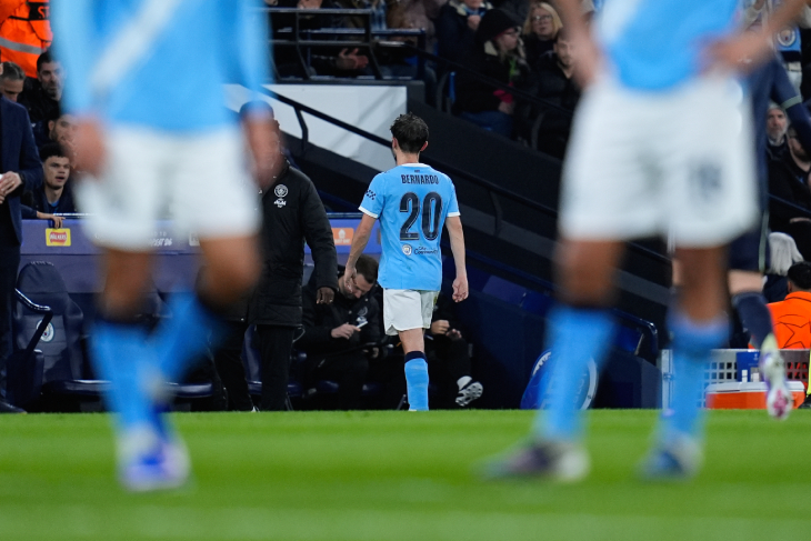 Бернарду Силва уходит с поля