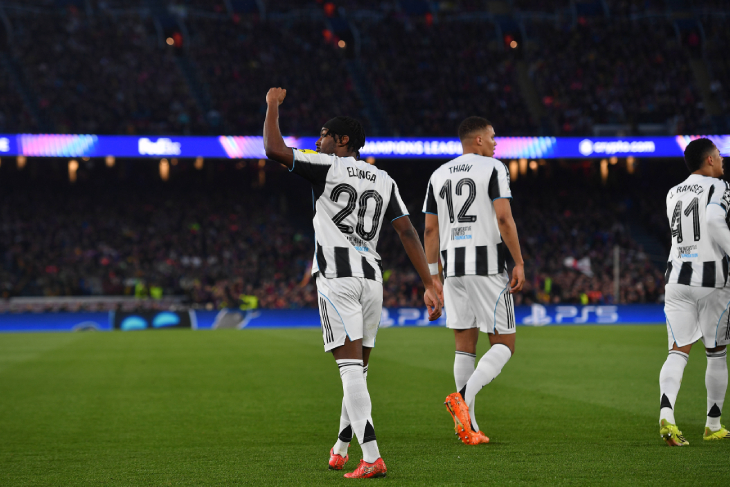 Энтони Эланга празднует гол