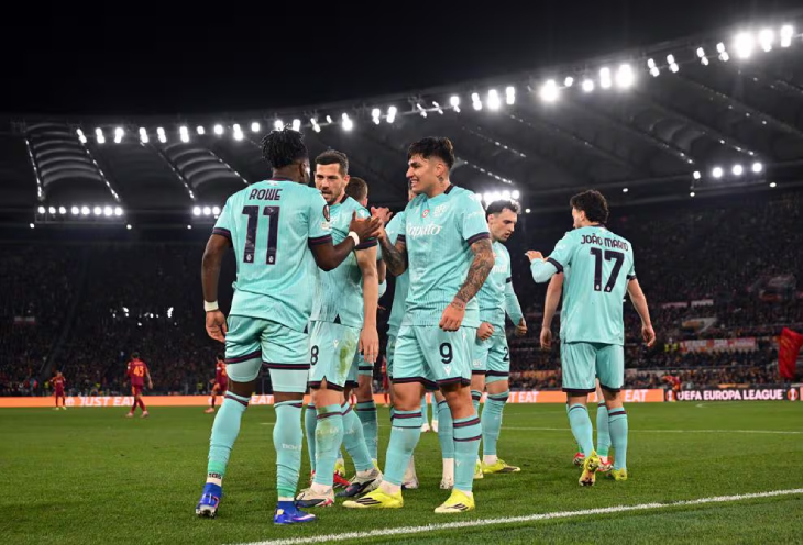 Игроки «Болоньи» празднуют гол