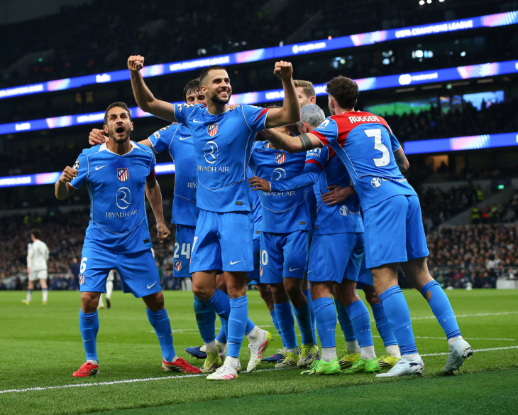 Игроки «Атлетико» празднуют гол