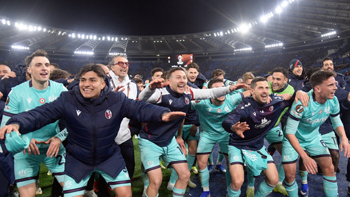 Игроки «Болоньи» празднуют победу 
