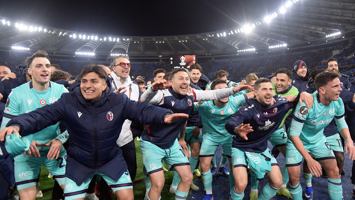 Игроки «Болоньи» празднуют победу