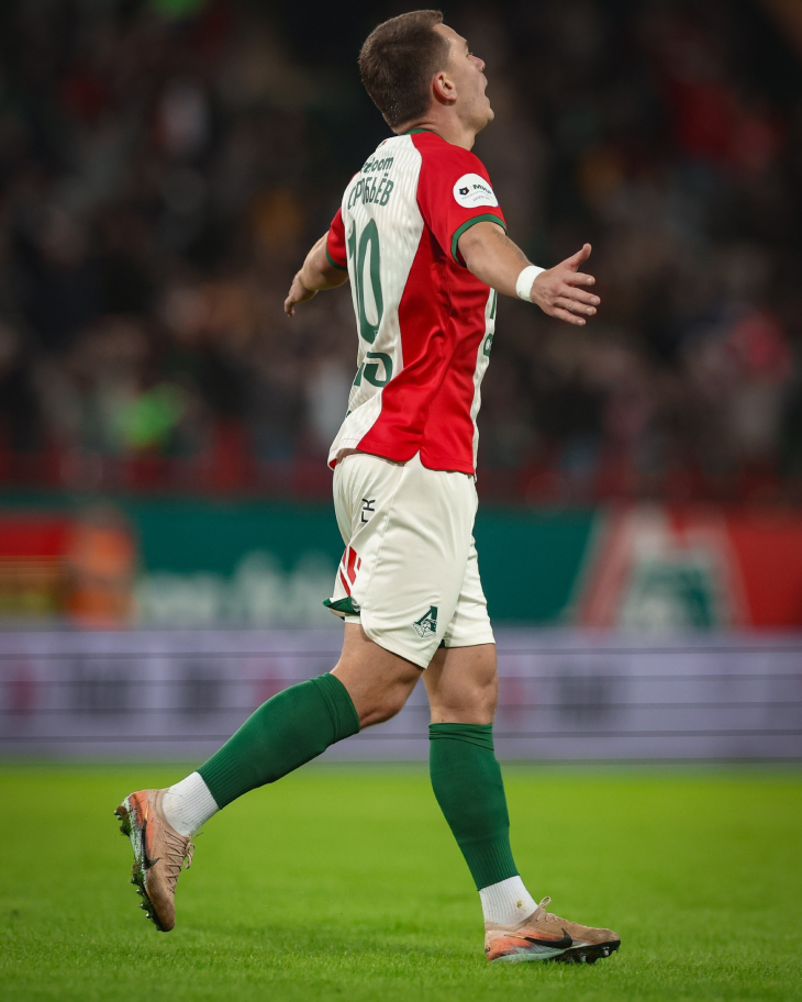 Дмитрий Воробьёв празднует гол