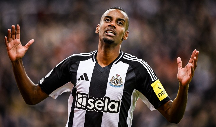 Александер Исак