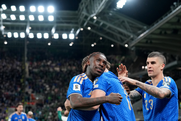 Мойзе Кин празднует гол