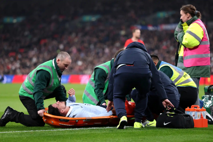 Хоакин Пикерес на носилках