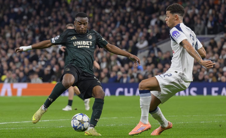 Юссуфа Мукоко (слева)