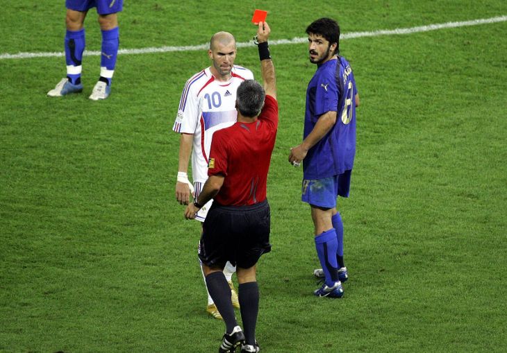 Зинедин Зидан получил красную карточку в финале ЧМ-2006 против Италии