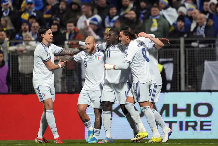 Италия открыла счёт