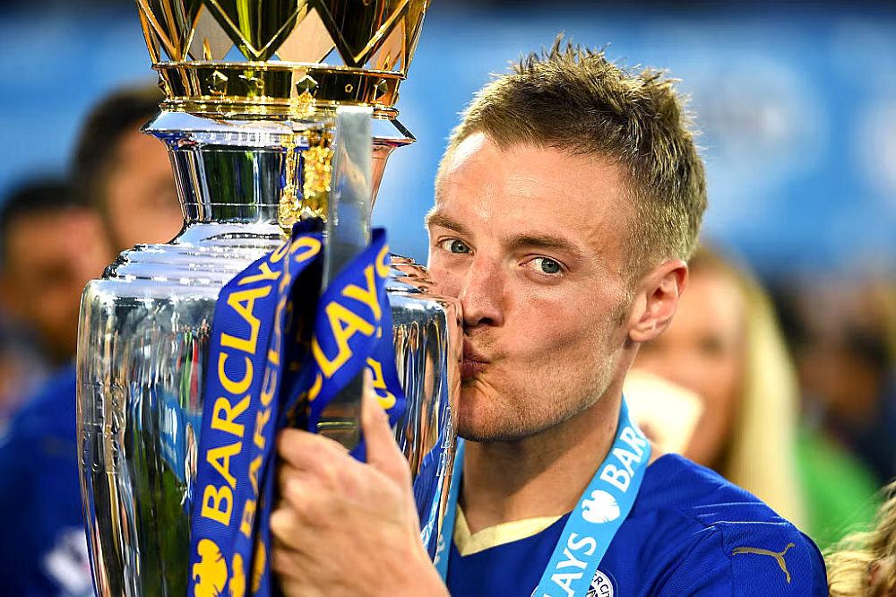 Джейм Варди с кубком АПЛ в 2016 году