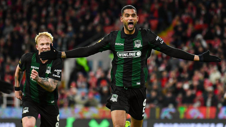 Жубал празднует гол