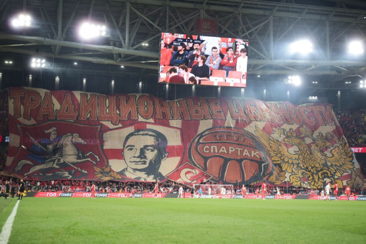 Перфоманс фанатов «Спартака» на второй тайм