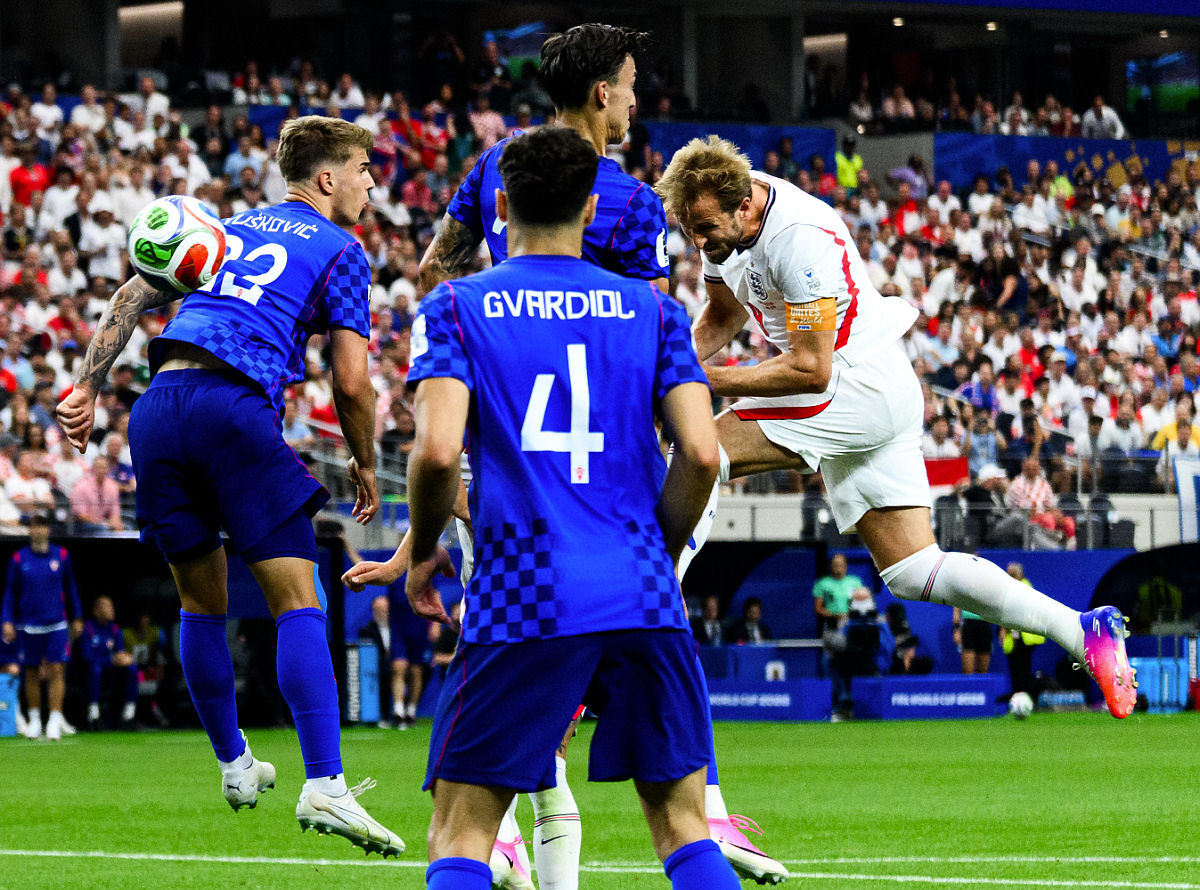 Гарри Кейн делает счёт 2:1