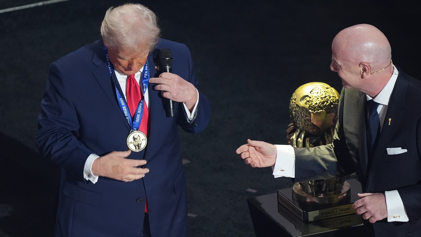 Вручение Трампа «премией мира» ФИФА от Инфантино