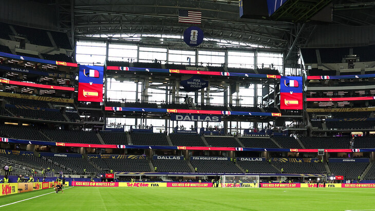 AT&T Stadium в Далласе за пару часов до игры