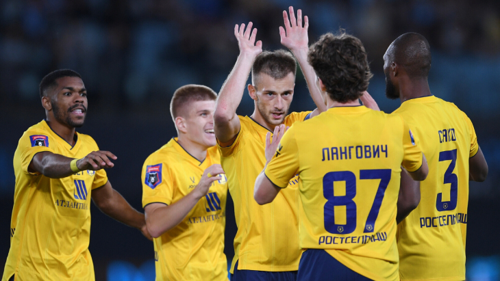 Игроки «Ростова» празднуют гол