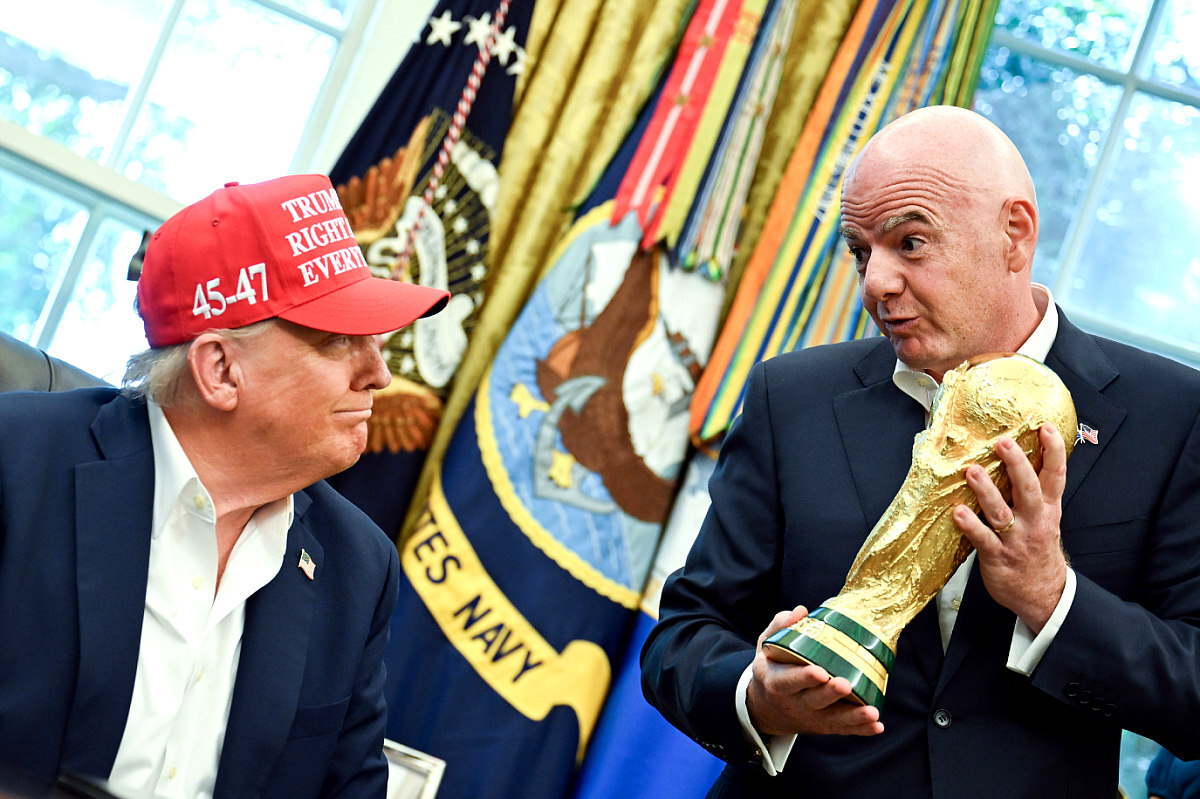 Дональд Трамп, президент США, и Джанни Инфантино, президент ФИФА. 22 августа 2025 года, Белый дом, США