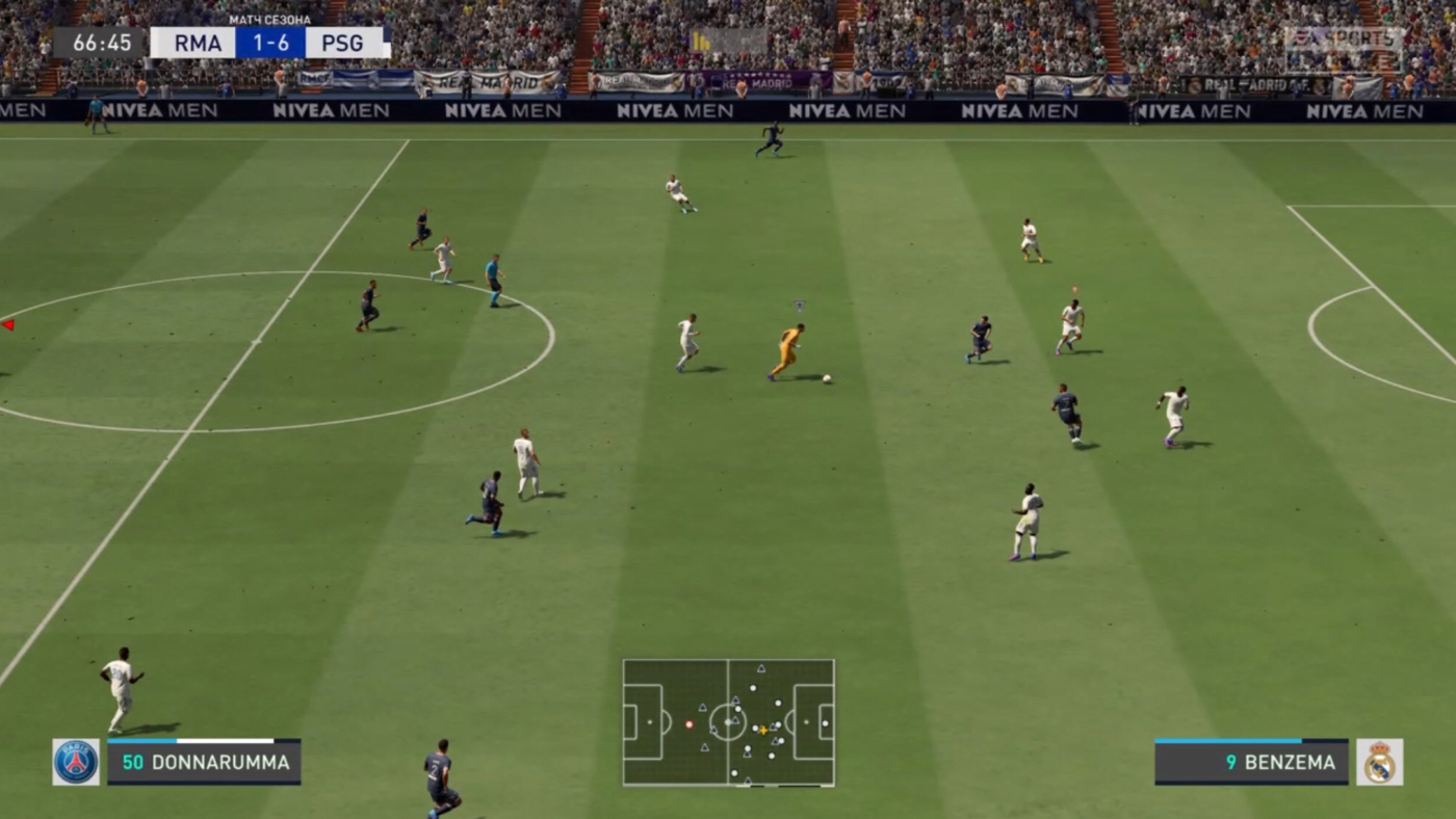 Доннарумма проходит центр поля