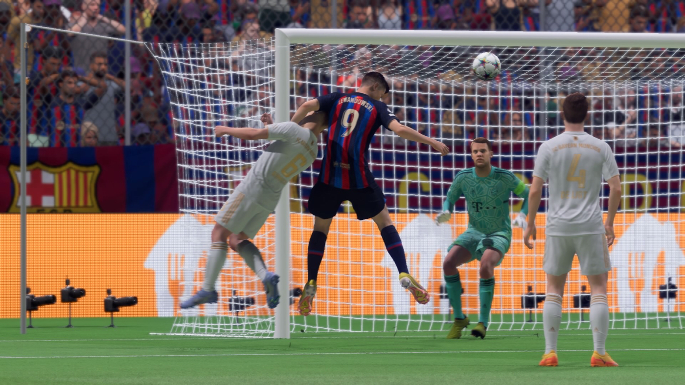 Левандовский замыкает подачу с фланга