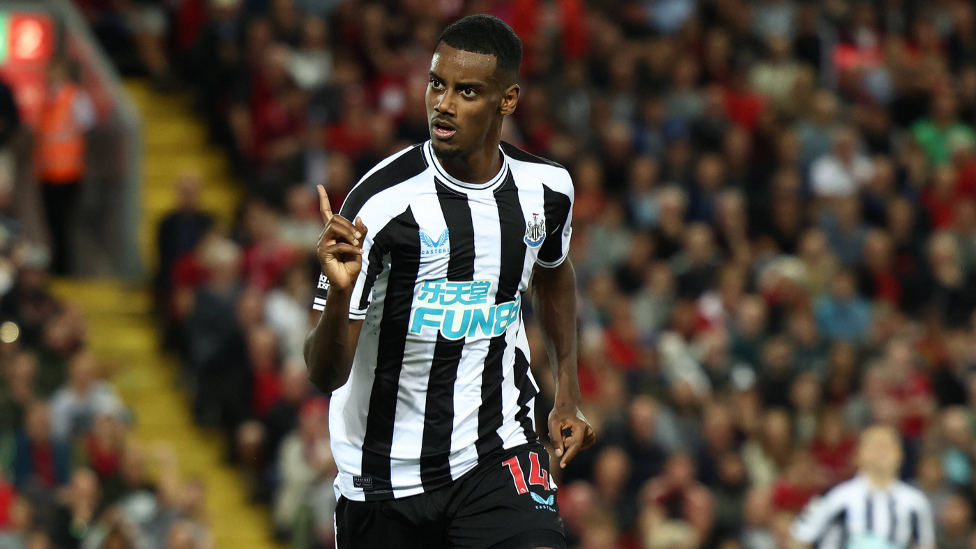 Александер Исак